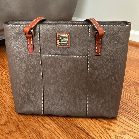 BRAND NEW Dooney & Bourke Pebble Grain Small Lexington Bag! - Picture 1 of 6